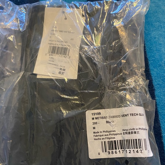 NWT UGG genuine leather and faux fur lined 3 point snap smart gloves black - Picture 2 of 11